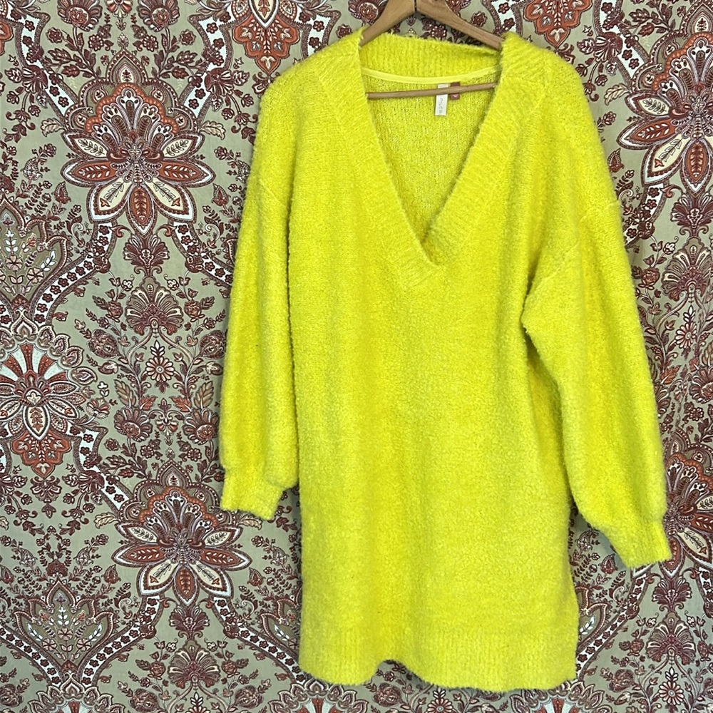 PILCRO XL Teddy V-Neck wool blend tunic sweater in bright yellow by Anthro - Picture 3 of 10